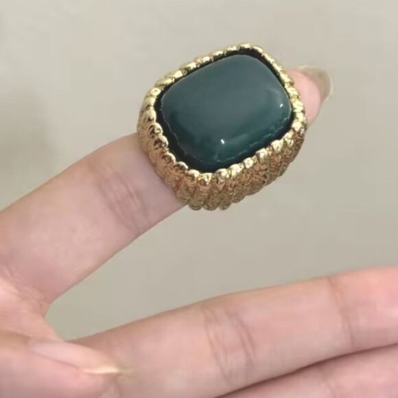 New ZARA Bold Green Stone Open-Back Ring - Picture 3 of 8